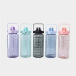 Plastkrus med håndtag til sport